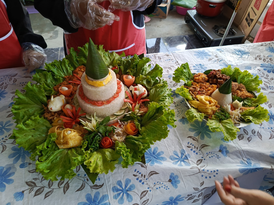 Lomba Masak Kreasi Nasi Tumpeng Sehat dan Bergizi di Desa Tepian Batang